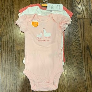 3 short sleeve bodysuits 3 month size Carter’s